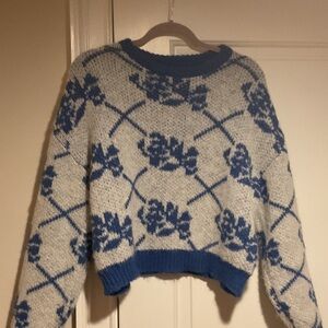 Vero Moda Blue and White Floral Knit Sweater. Chunky and fun, warm